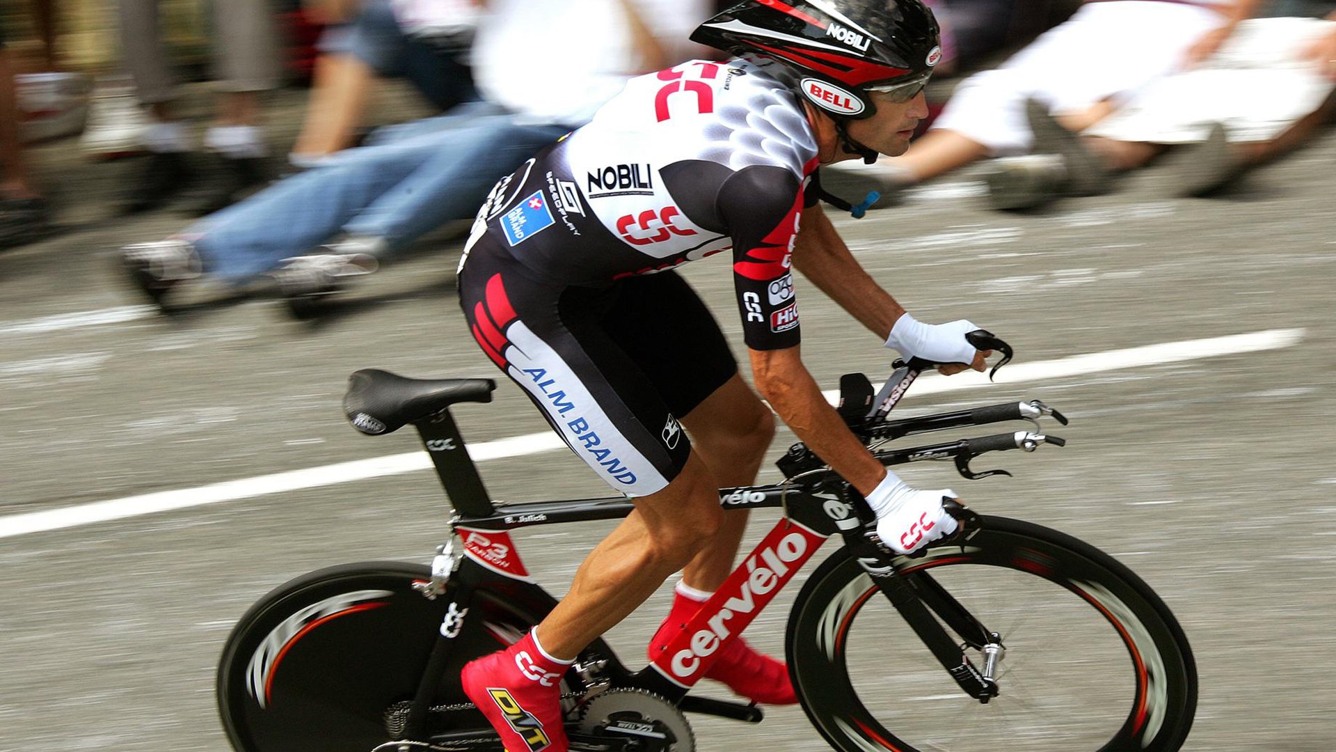 阿利松在对阵阿森纳的比赛中扑出关键点球,阿利松穿过几号球衣